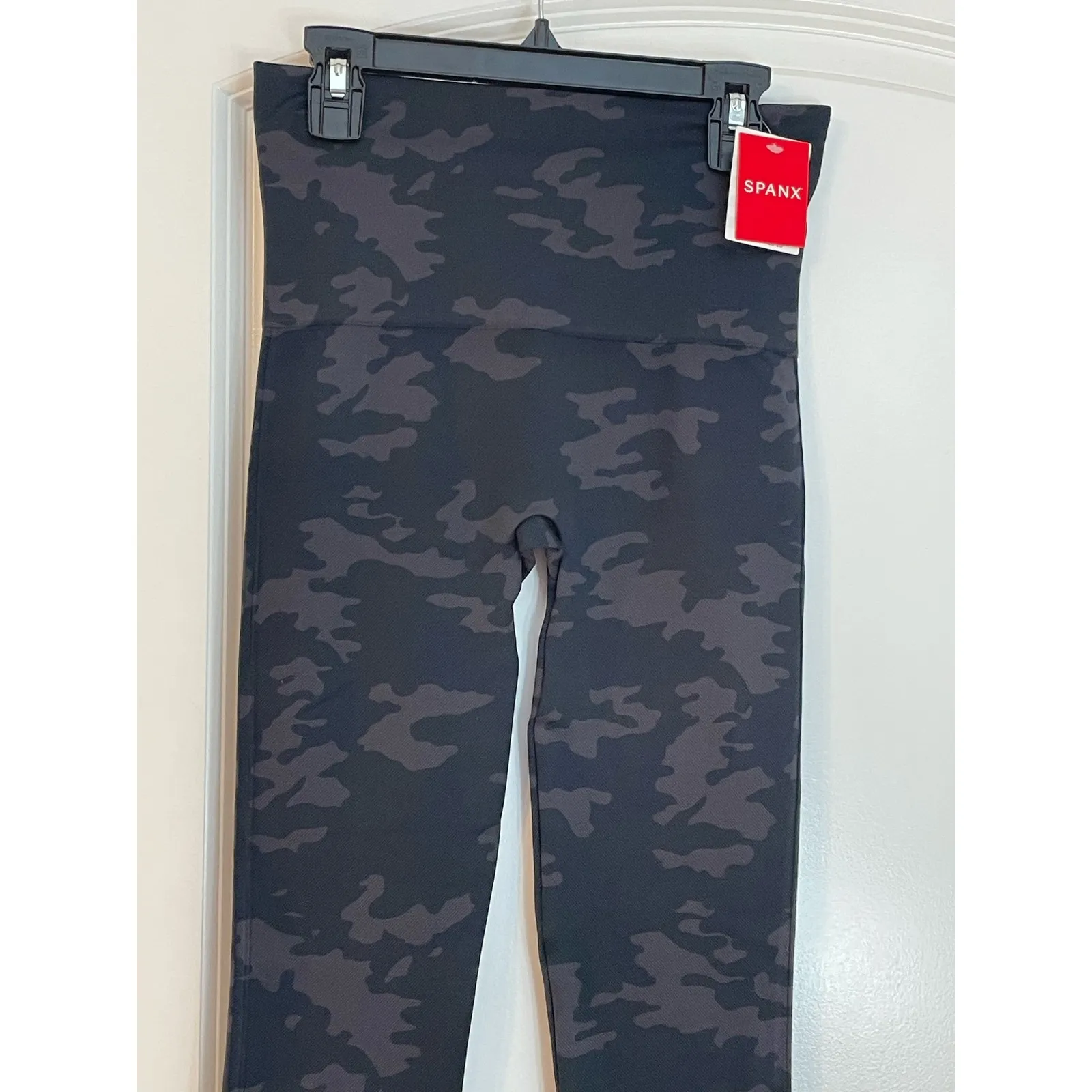 Spanx Seamless Leggings XS Black Camo Gorpcore Workout Tummy Control NWT - Image 3