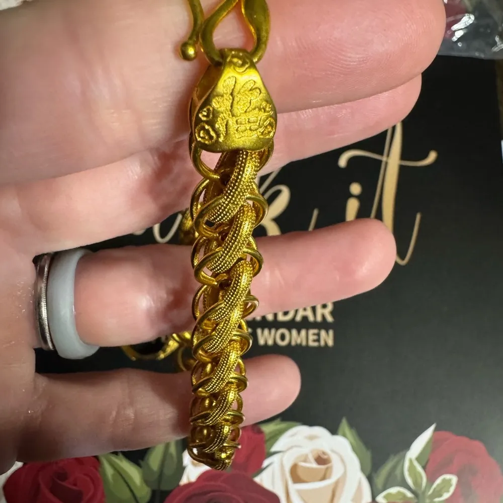 Adjustable ring, bracelet and 2025 calendar - Image 5