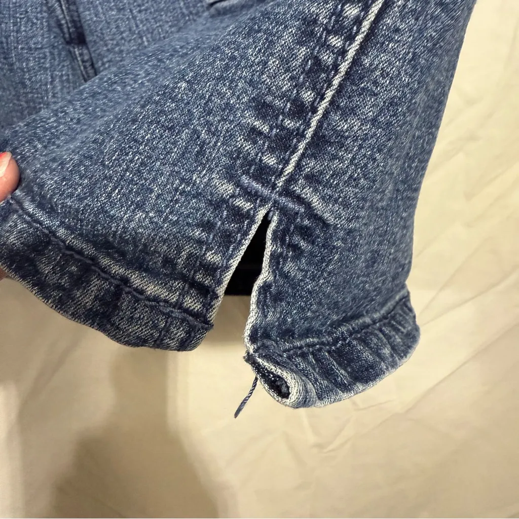 Vintage Levi's High Rise Large Pockets Blue Denim Shorts Size 8 - Image 4