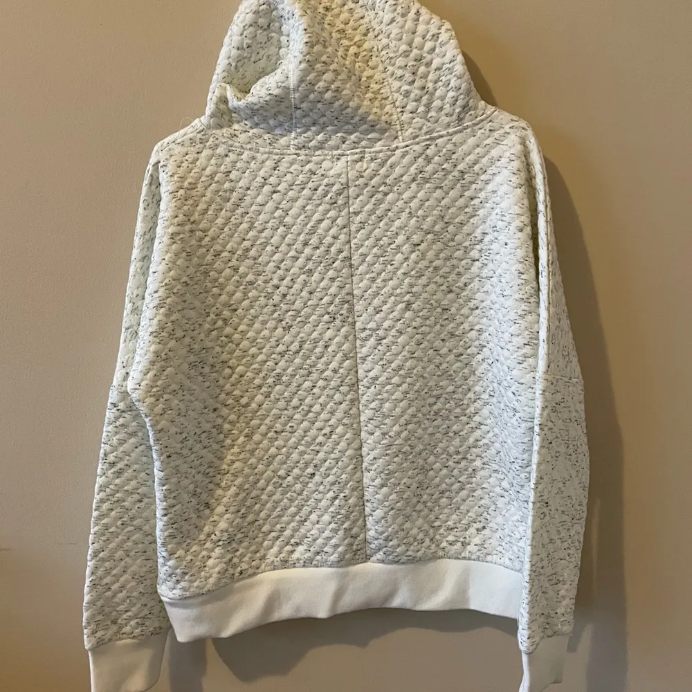 New With Tags BKE Buckle Sweatshirt Hoodie Sweater XS - Image 5