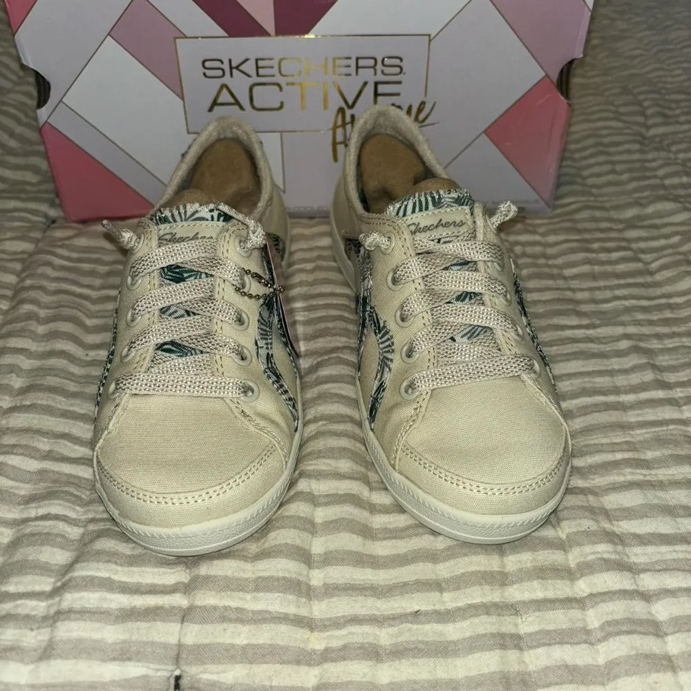 Skechers Women's Madison Ave - Tropic Topic Sneaker - Image 2