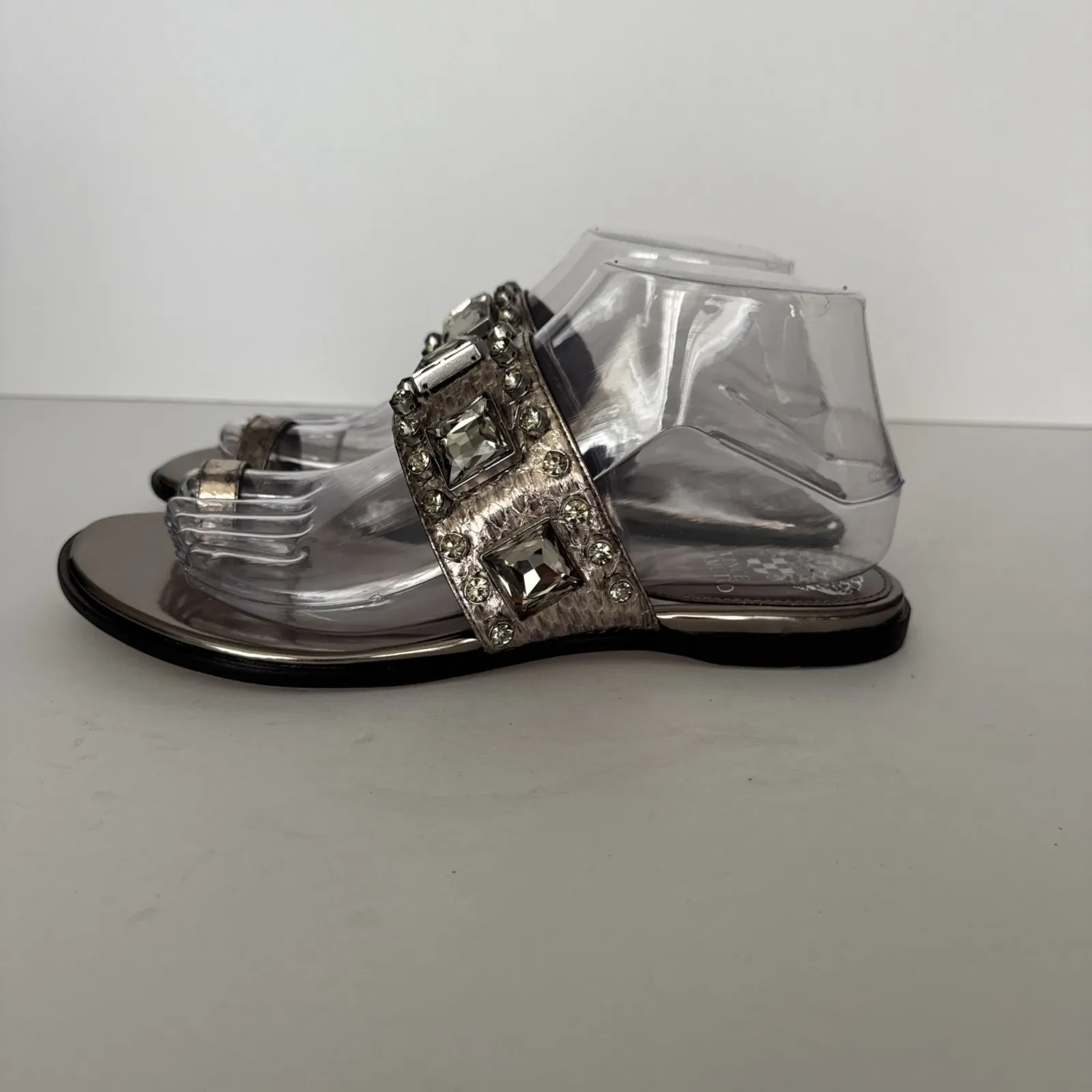 Vince Camuto Sandals Amarilis Metallic Snake Jeweled Studded Toe Loop Size 8 M‎ - Image 2