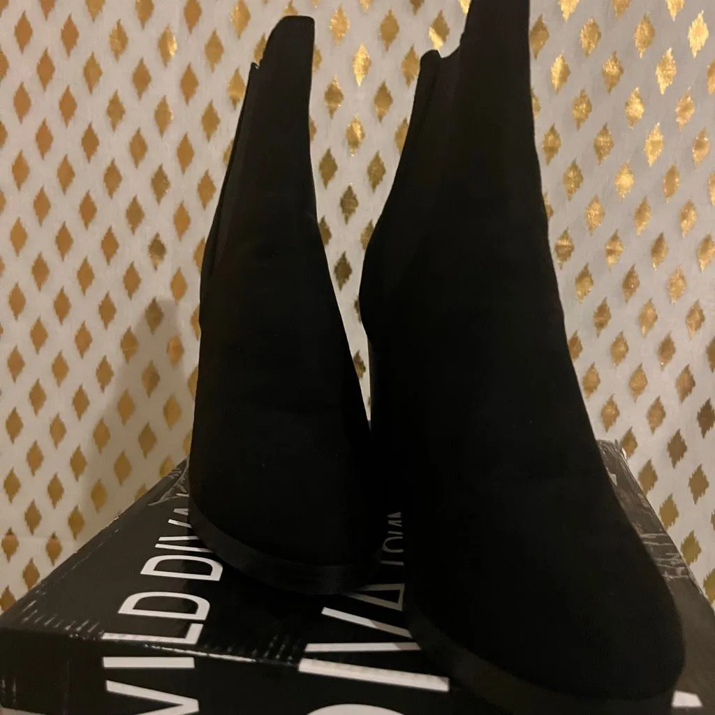 Platform heel boots black size 8.5 - Image 2