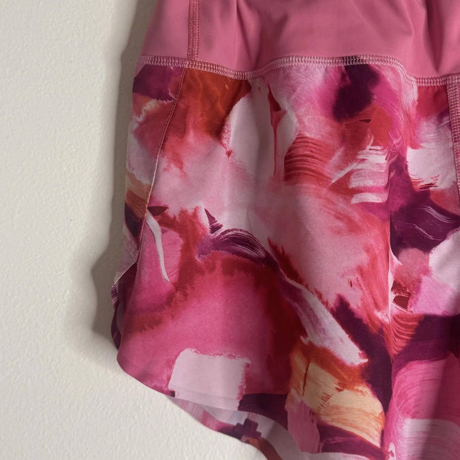 Athleta Printed Run With It Shorts Womens XL Pink Red Athletic 3.5 Inch Pockets - Image 3