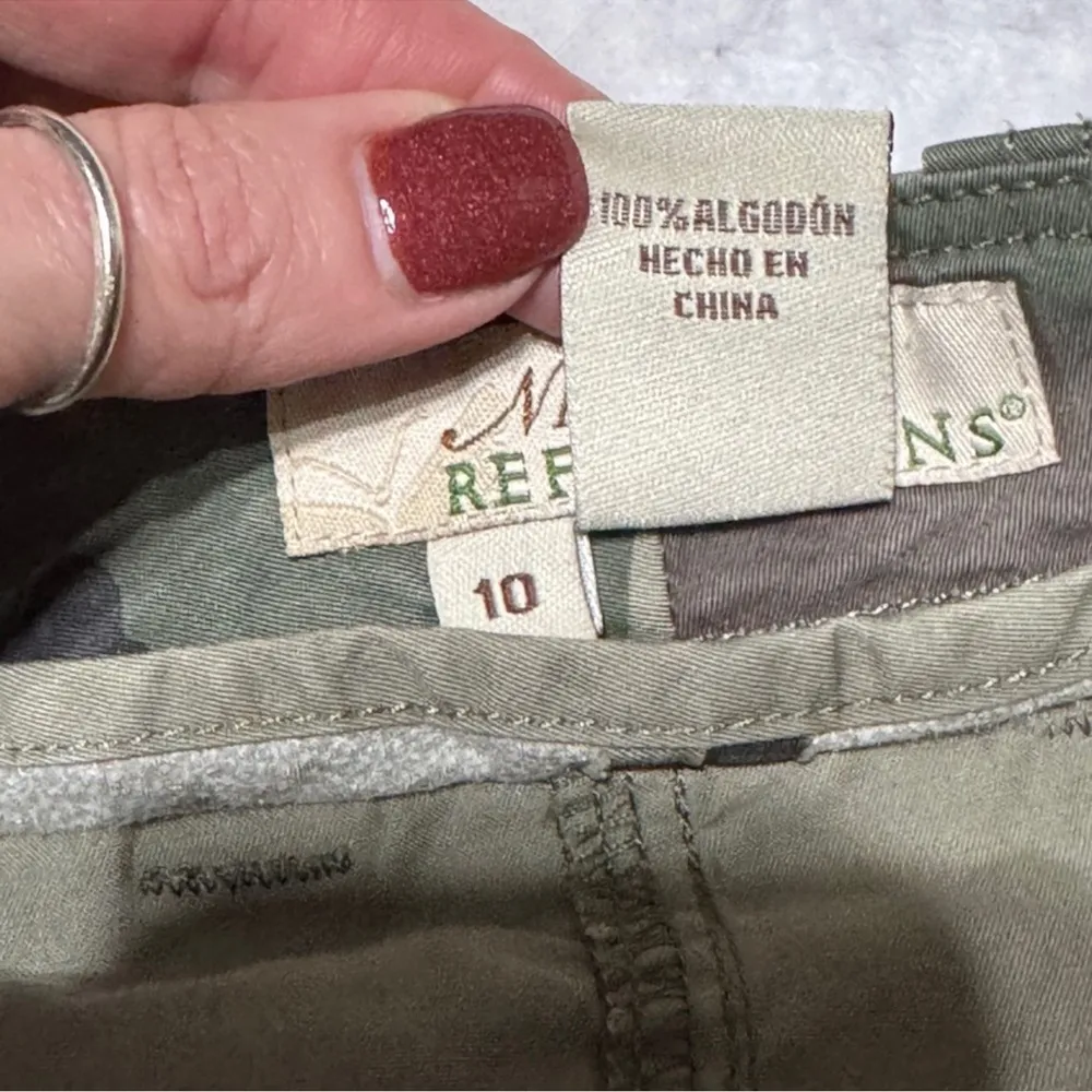 Natural Reflections Camouflage Midi Skirt
Green and Brown Pockets Size 10 - Image 12