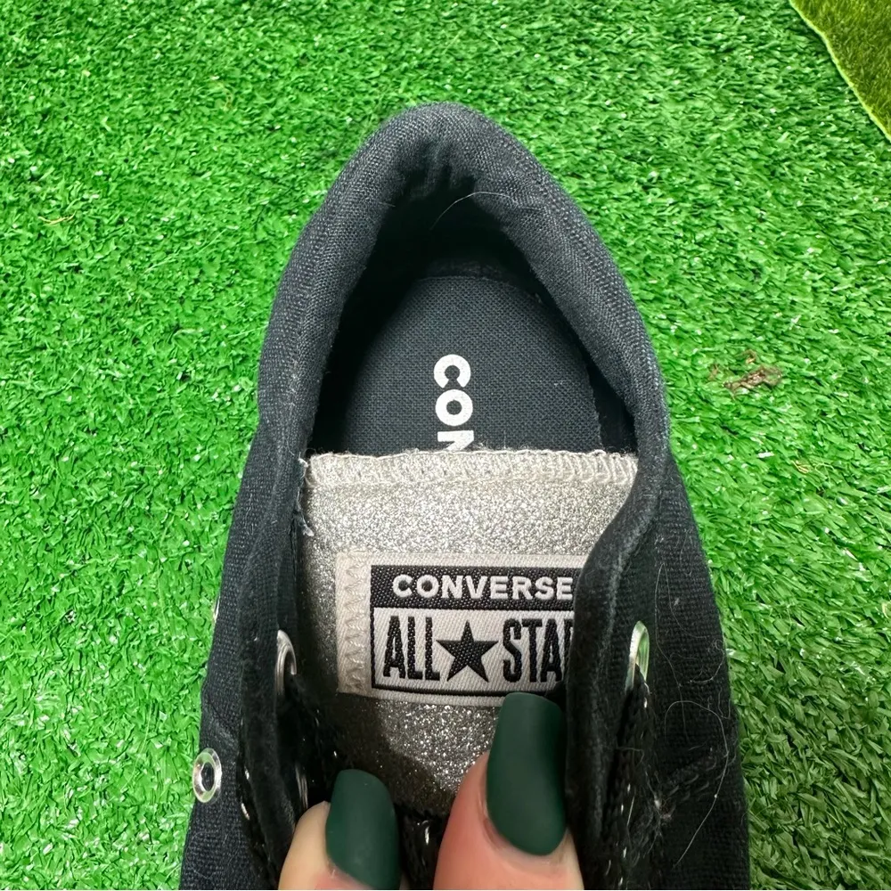 Converse Black and White Size 8 - Image 8