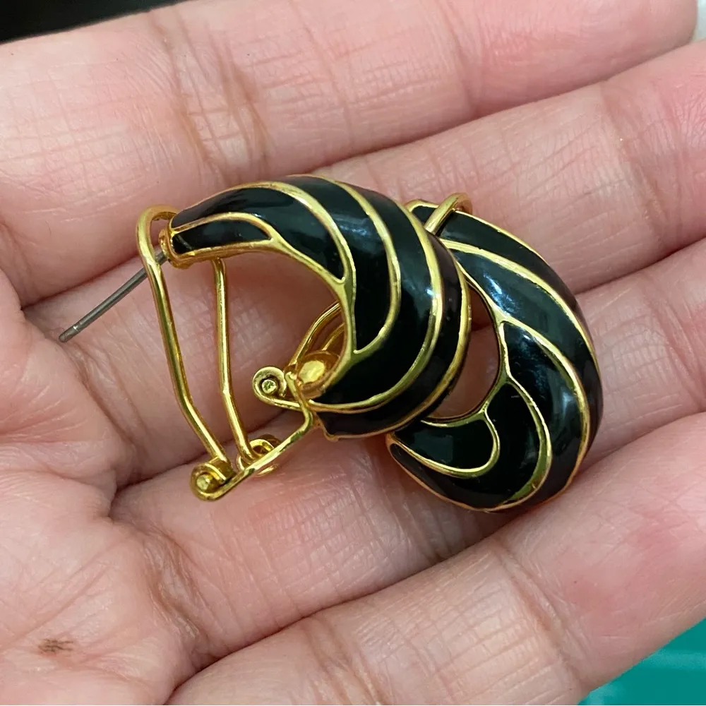 Vintage Unsigned Black Enamel Gold - Image 3