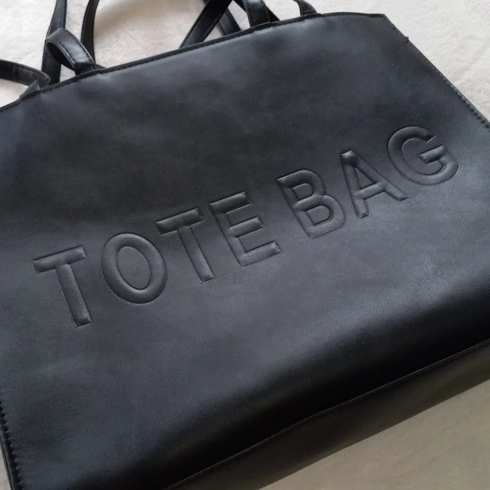 Boutique Black Tote Bag Embossed Shoulder Bag - Image 2