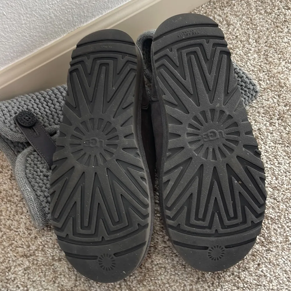 UGG Gray Sweater s - EUC - Image 4