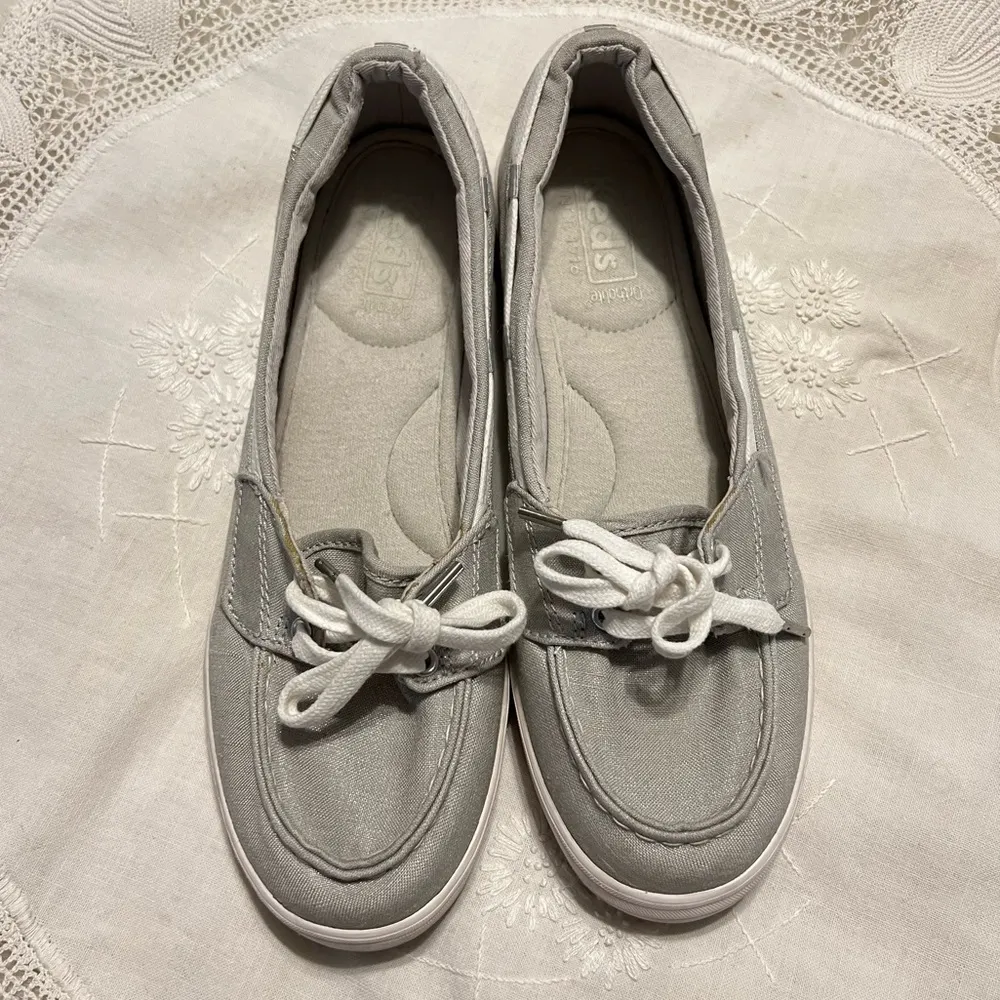 Keds Slip On Canvas Shoes Loafer Boat Shoe Woman’s Size 8 Gray Silver Casual - Image 2