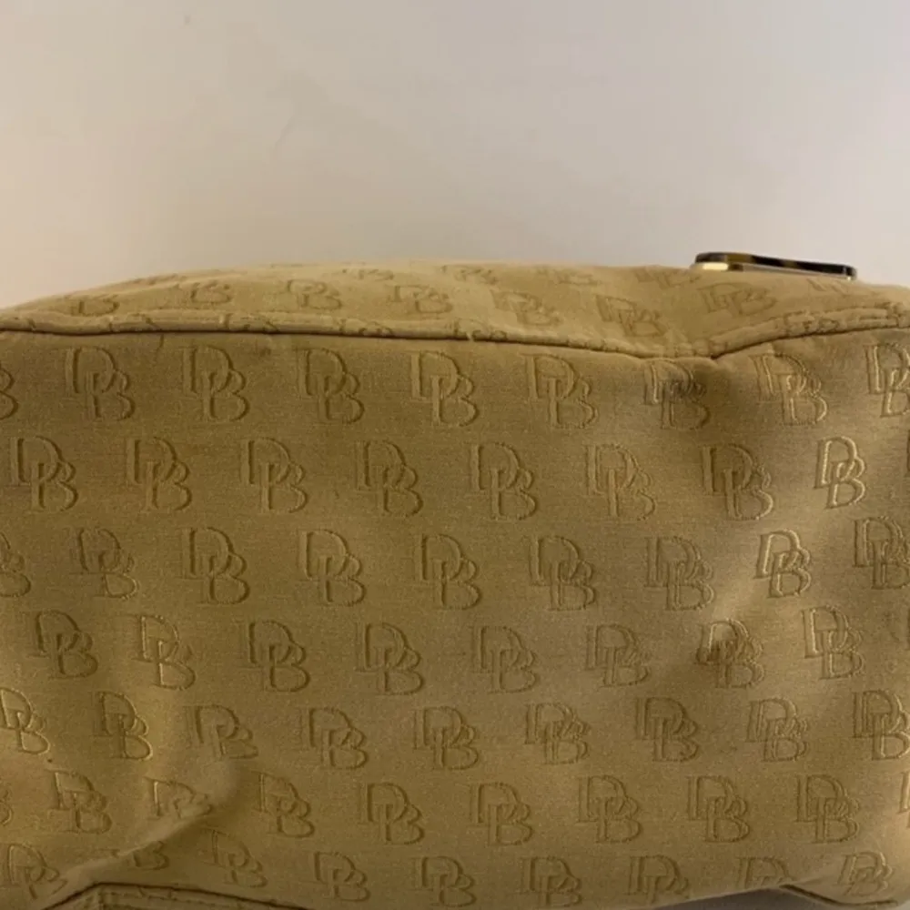 Dooney & Bourke tan and brown canvas signature hobo Shoulder Bag Vintage Y2K - Image 4