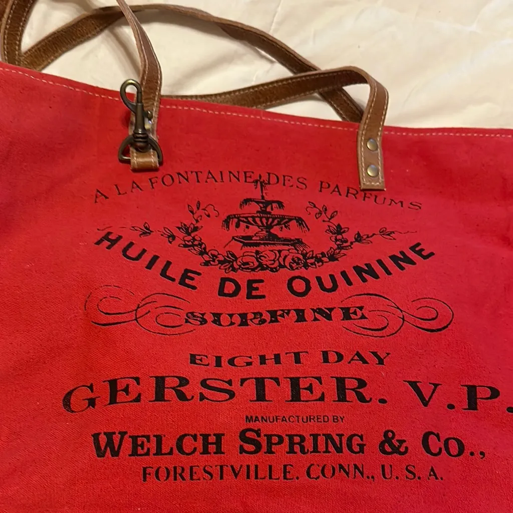 A La Fontaine Des Parfums Red & Black Fringe Tote. Shoulder & Crossbody Straps - Image 8