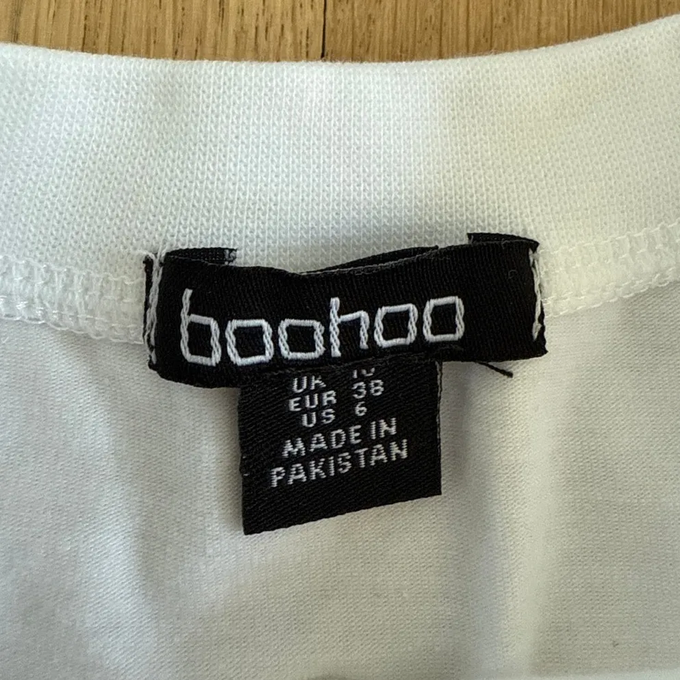 Boohoo Baby Tee Dump Him Size US6 White - Image 2