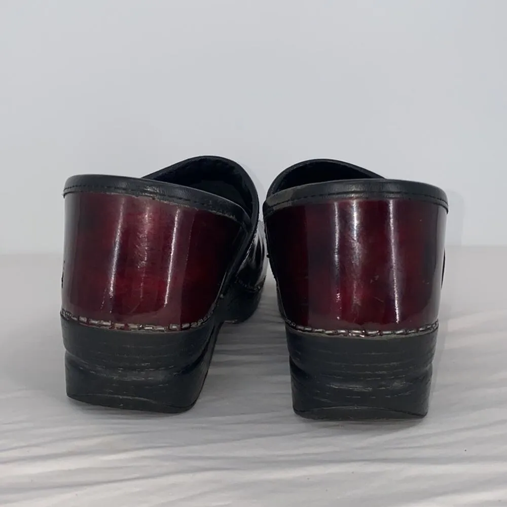 Dansko Professional Patent Leather Red Clogs Size 40 / 10 - Image 10