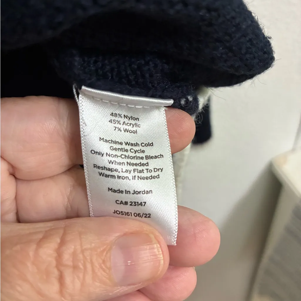 Talbots Navy Blue Sweater with White Trim M - Image 4
