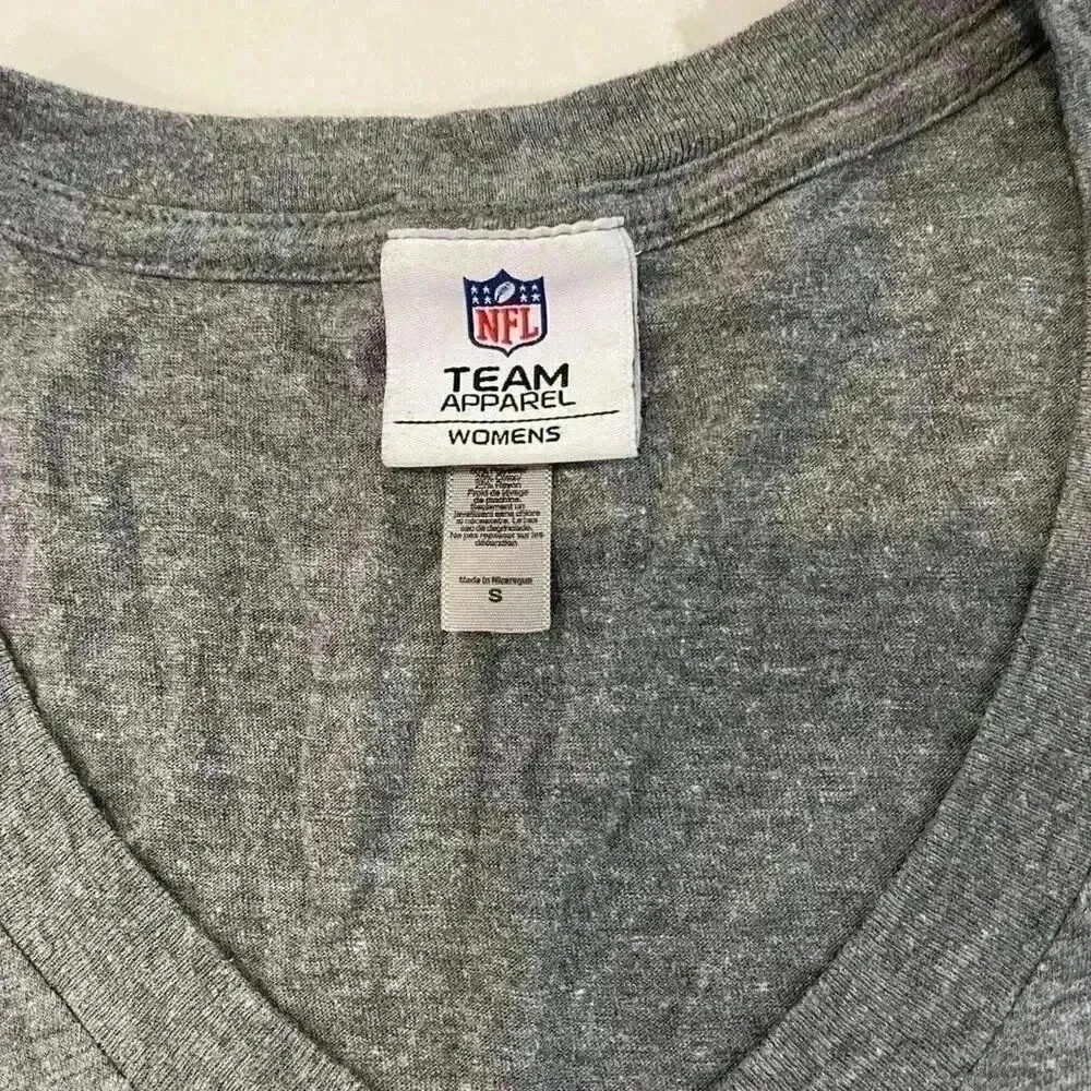 NFL Team Apparel Detroit Lions Gray Graphic V Neck Casual T Shirt Women’s Small - Image 3