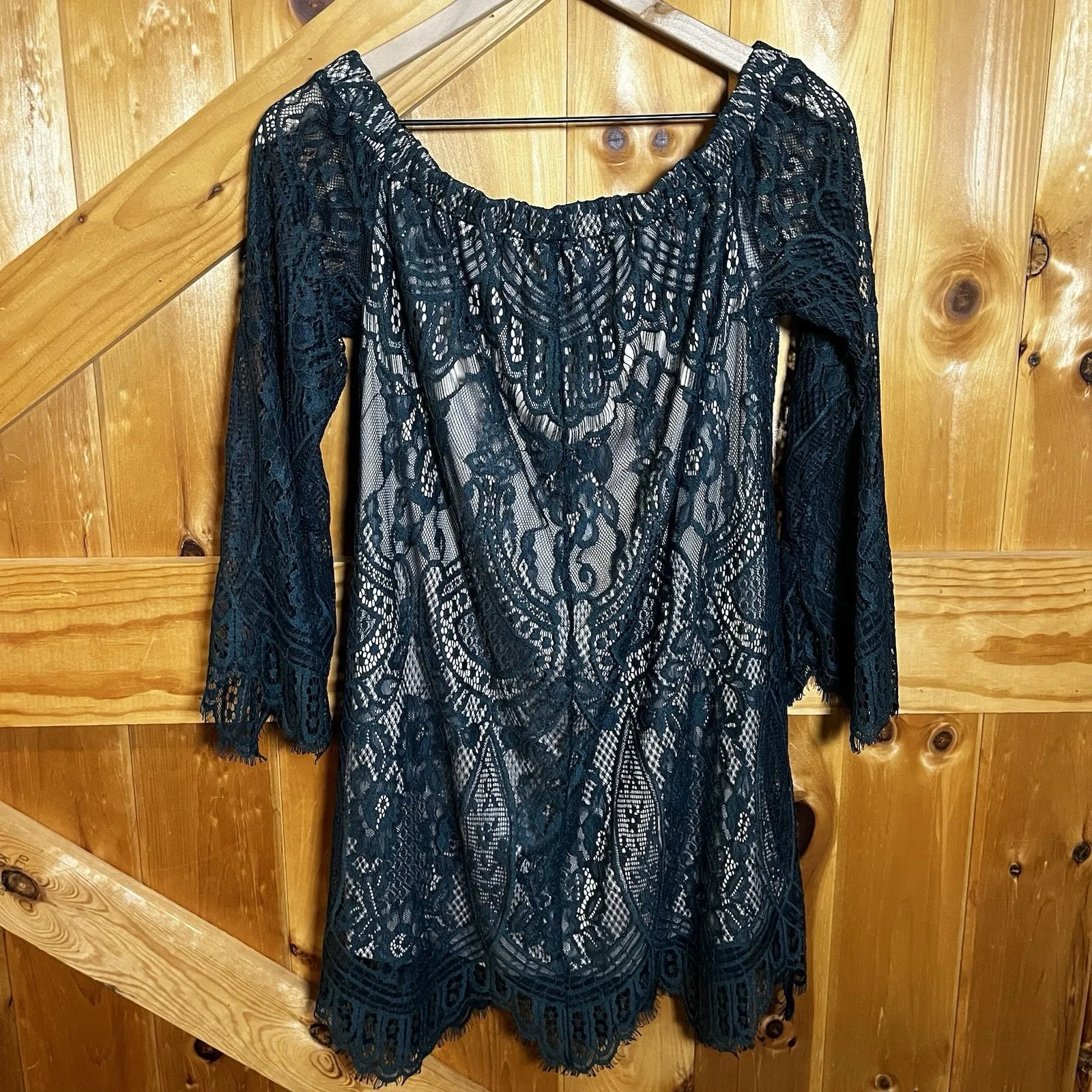 Love Fire Woman's Medium Green Nude Lacy Off the Shoulder Shift‎ Dress - Image 6