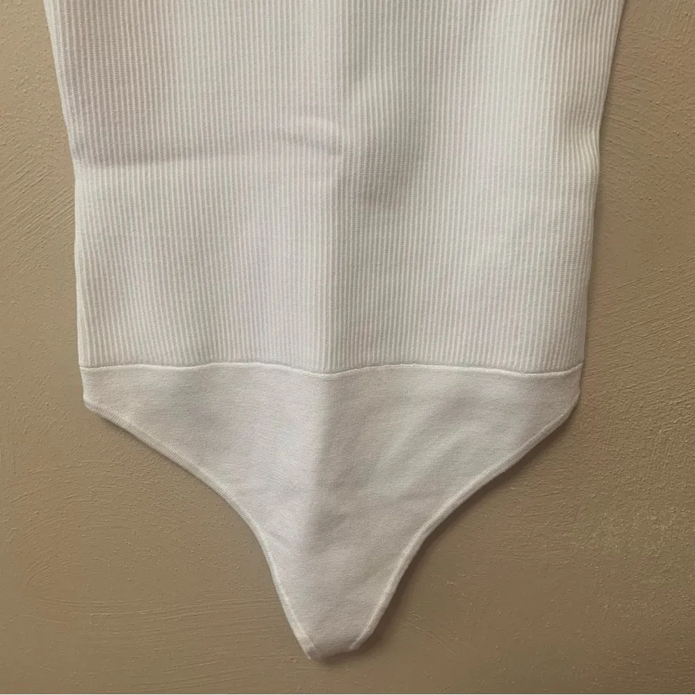 Abercrombie & Fitch Ribbed Knit Tank Top Bodysuit
White Size Large NWT New - Image 3