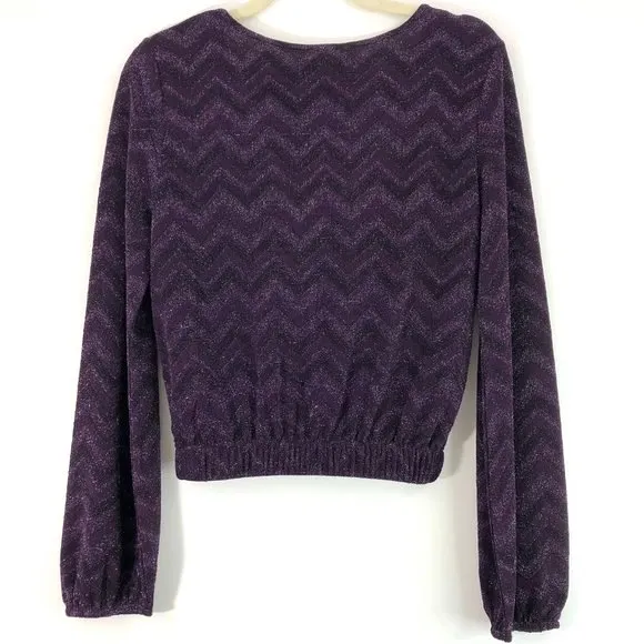 New  Metallic Chevron Plunge V-Neck Twisted Hem Crop Top Purple - Image 15