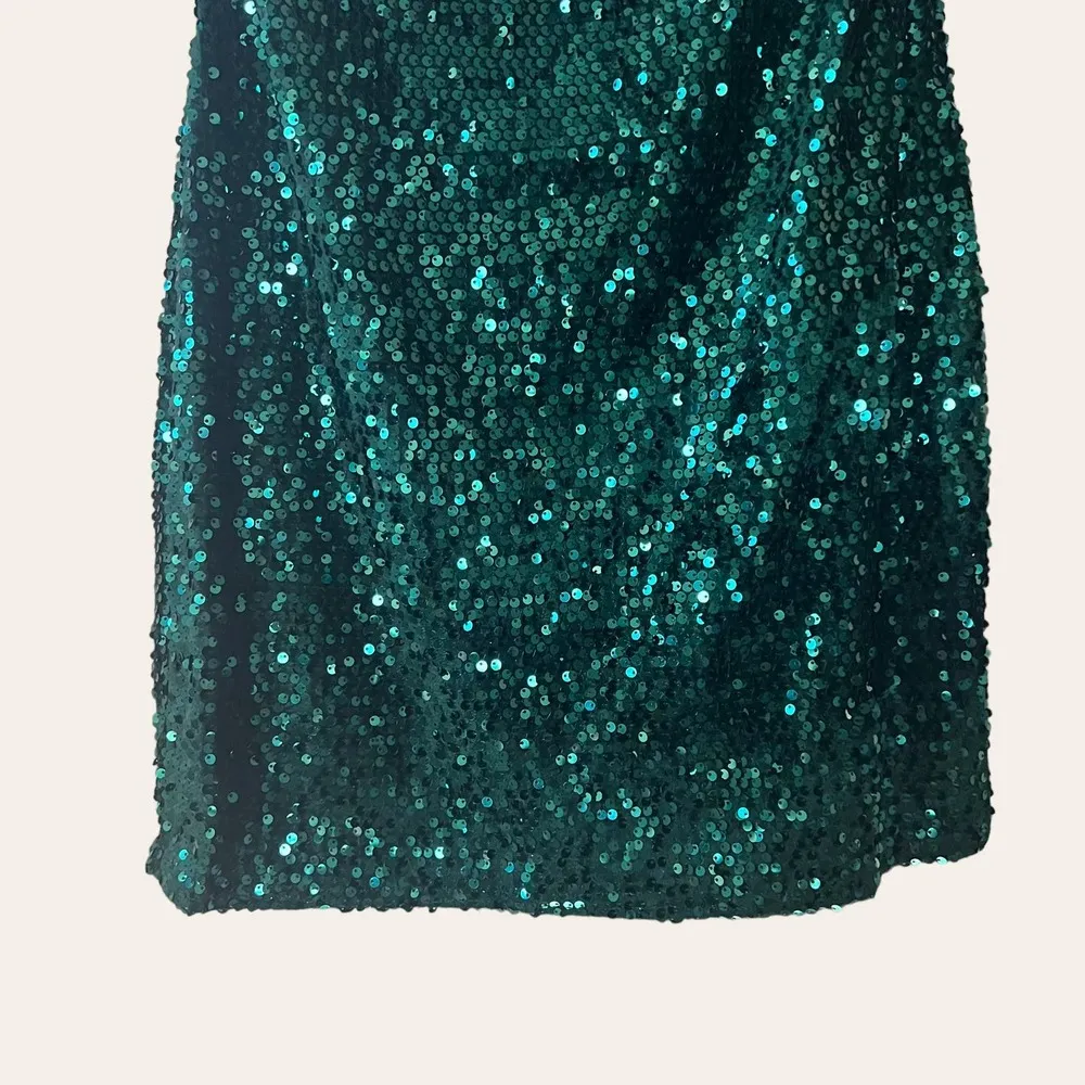 PrettyLittleThing Emerald Green Sequin Bow Bandeau Bodycon Dress 6 - Image 8
