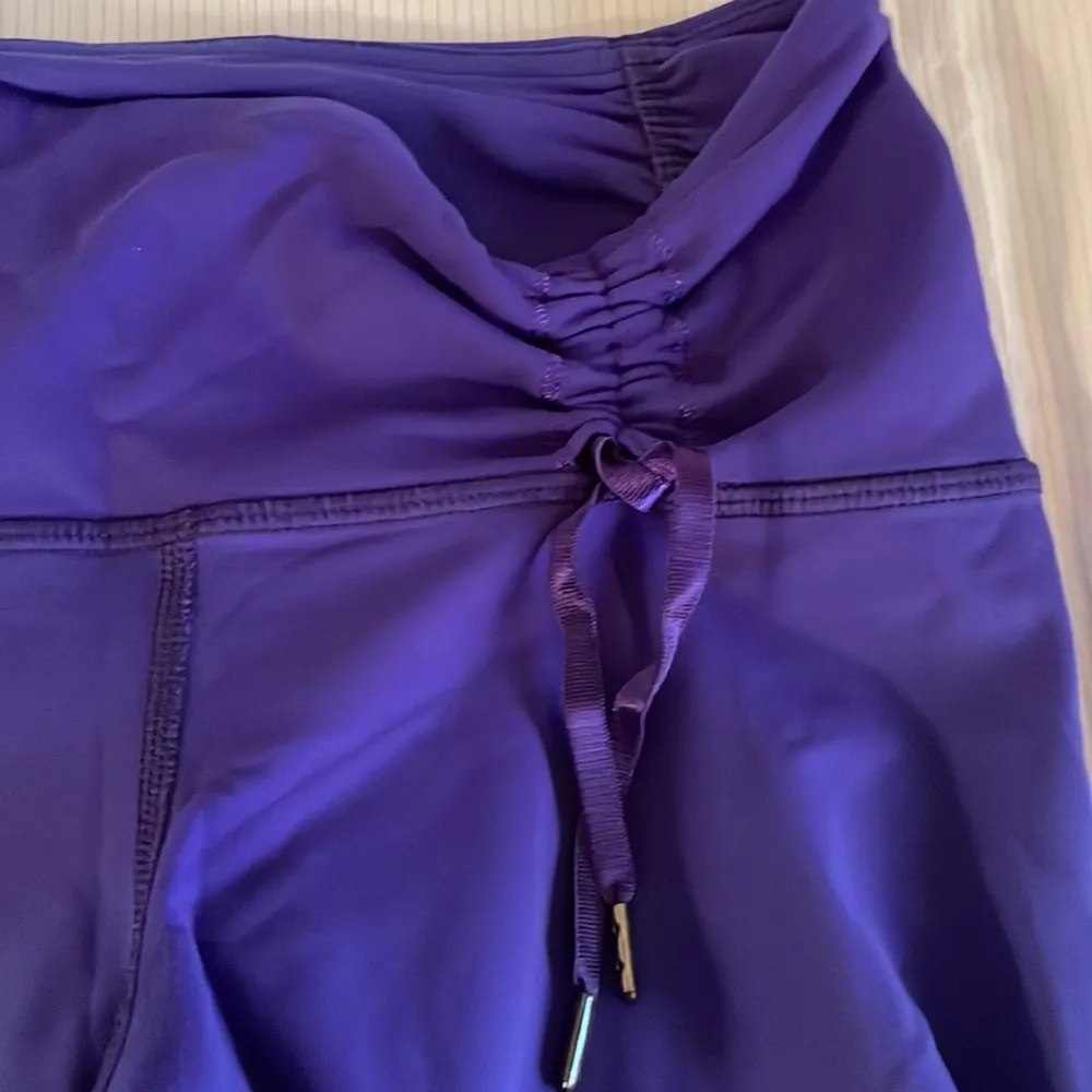 Beautiful Lululemon leggings with cinch waist and gather legs - Image 2