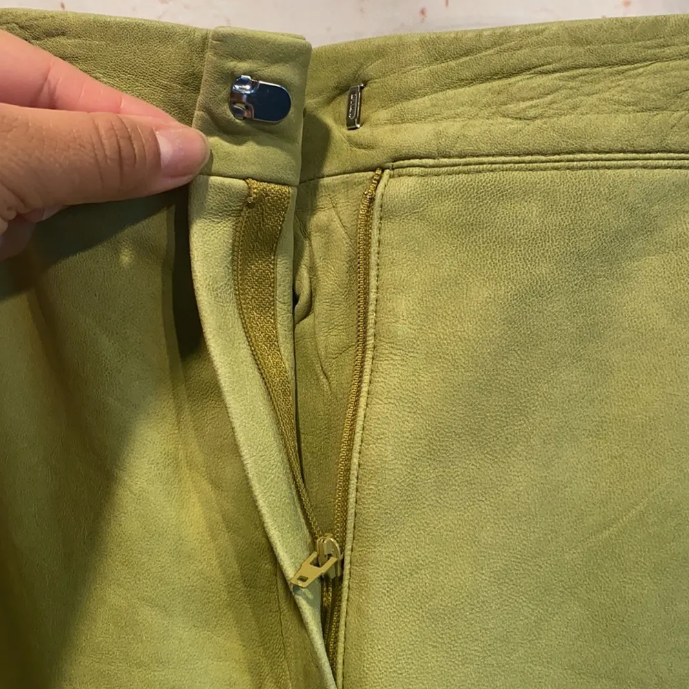 MaxMara  lime green leather pencil skirt 4 silk lining Max Mara pockets straight - Image 4