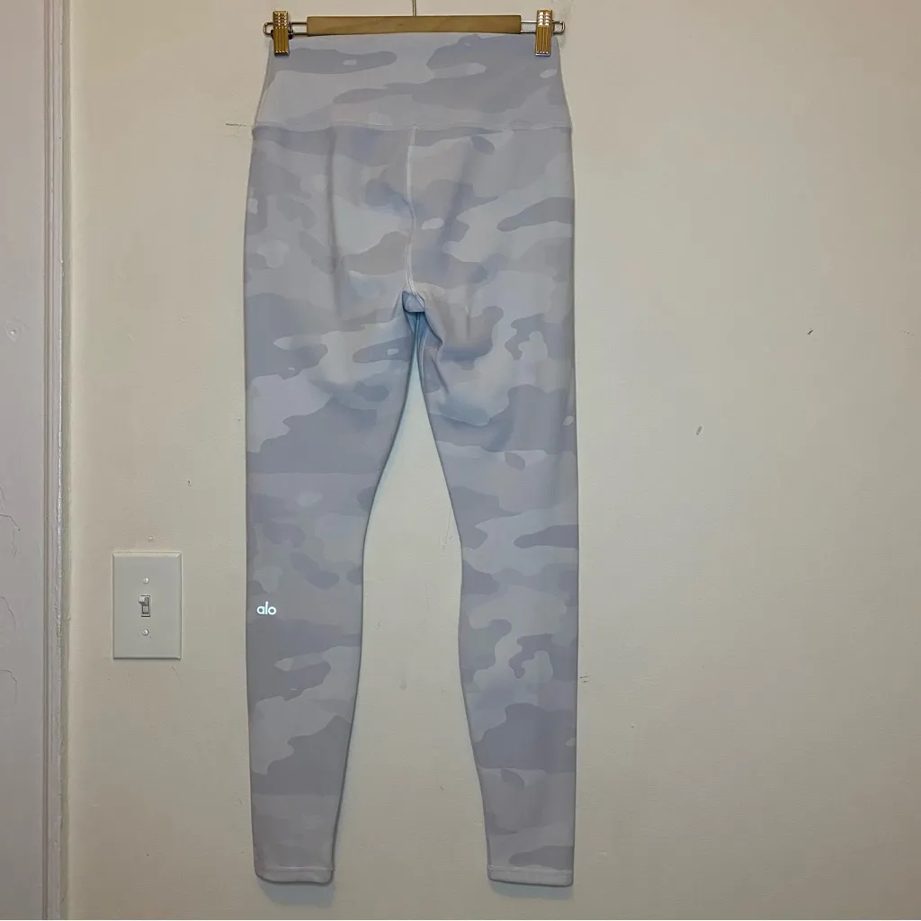 ALO Yoga High Waisted Vapor Active Legging 7/8 Camo White/Gray Sz Medium READ - Image 11