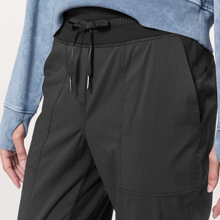 Lululemon Dance Studio Crop Womens 6 Black - Image 3