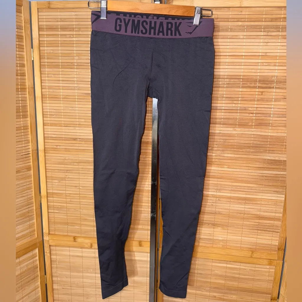 Gymshark seamless compression leggings gray with purple waistband size small - Image 2