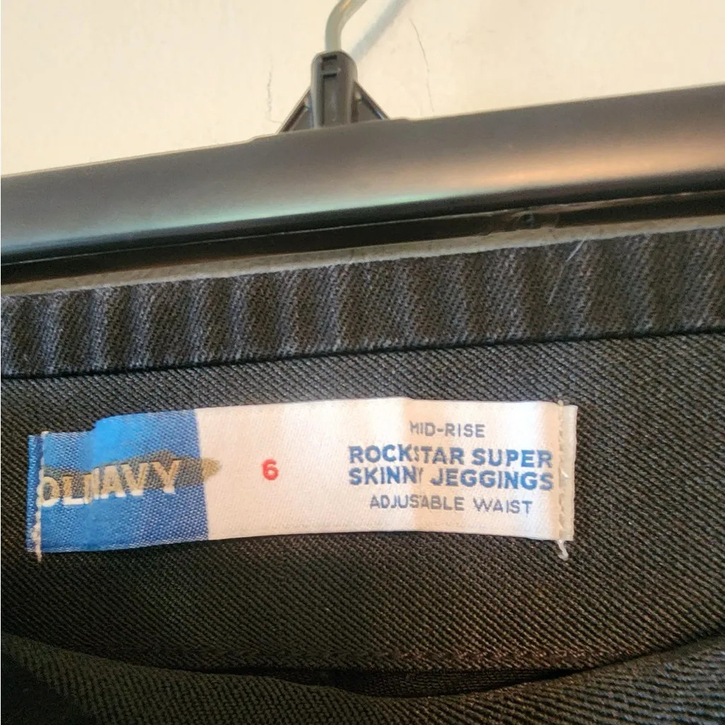 Old navy Rockstar super skinny mid rise black jeggings size 6 - Image 3
