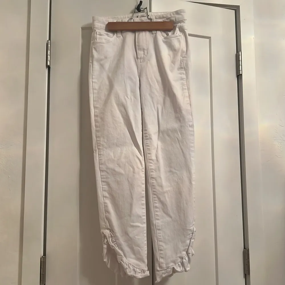 PAIGE Hoxton Straight Ruffle-Detail Ankle Jeans in Crisp White - Image 3