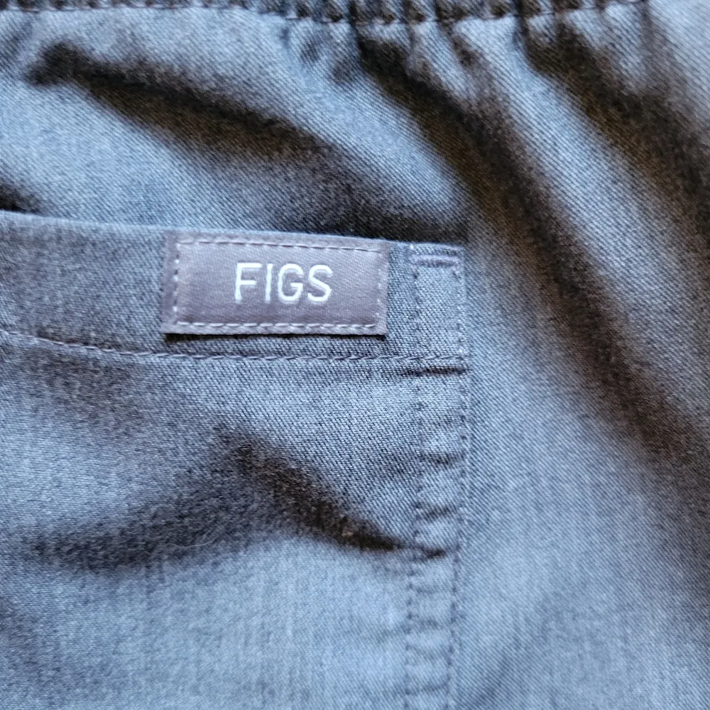 Women's Figs Livingston Scrub Pants Graphite Gray Size Small - Image 9
