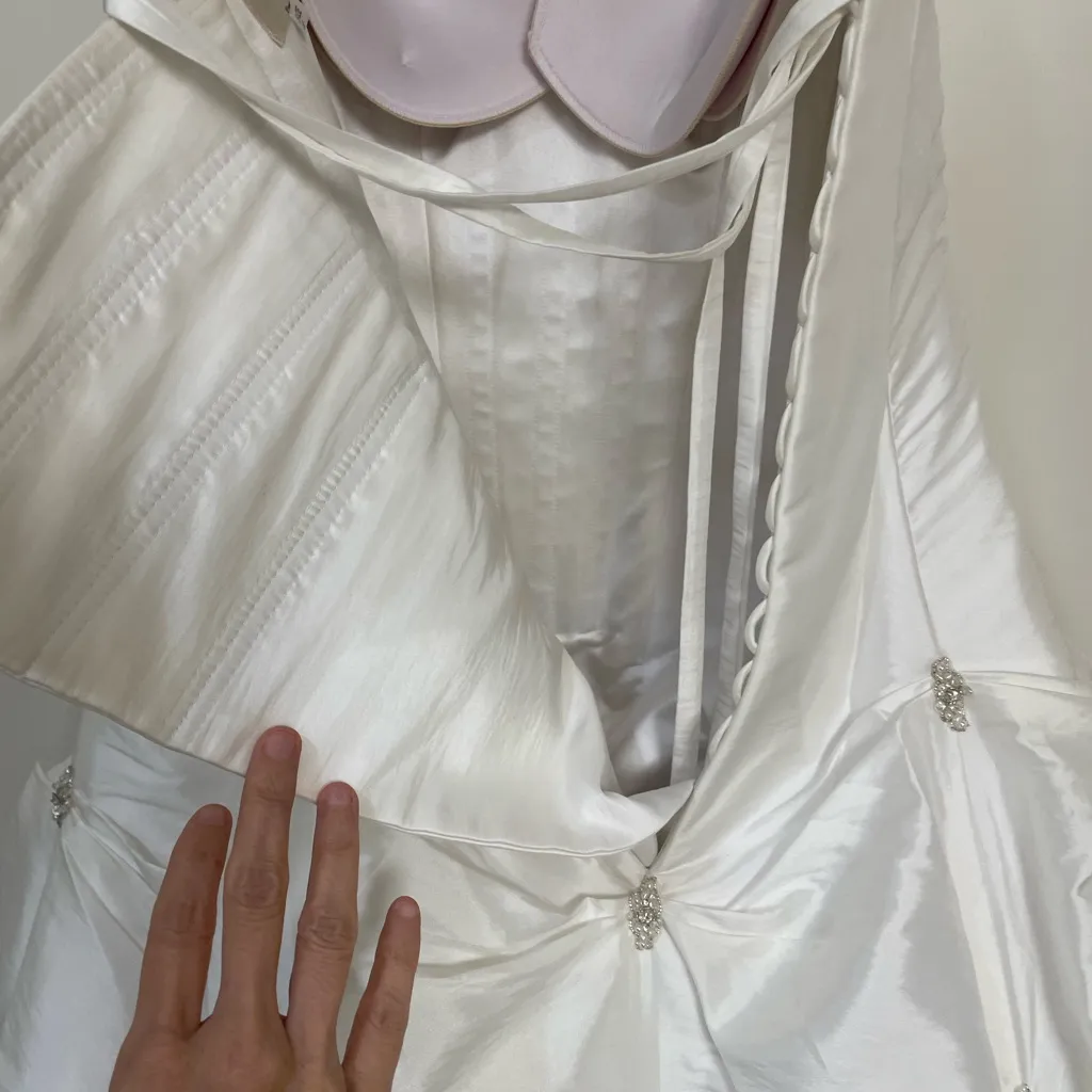 Maggie Sottero wedding dress size 8. White - Image 14