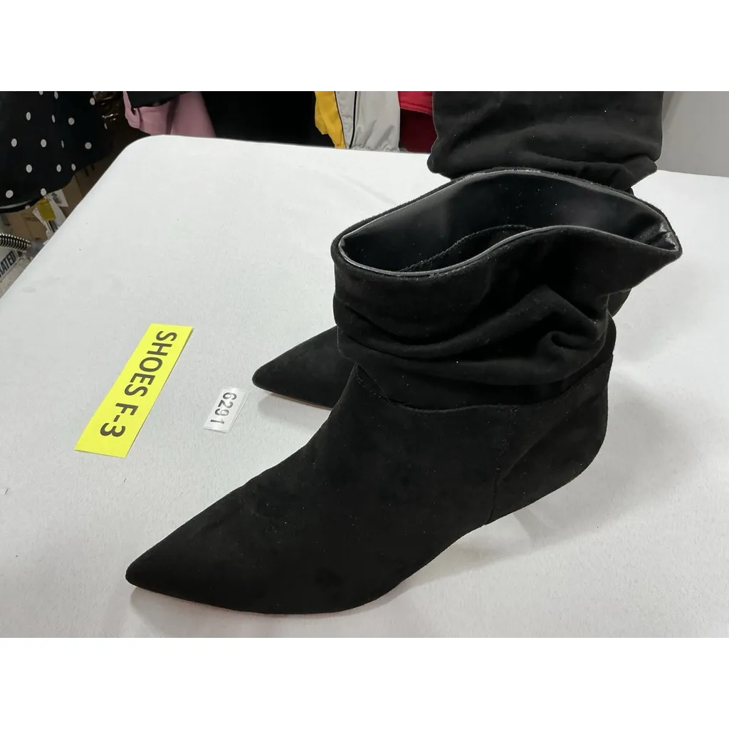 Womans Cosy Fever Pullon Booties 11 M Black Pointed Toe Slouched Kitten Heel - Image 2