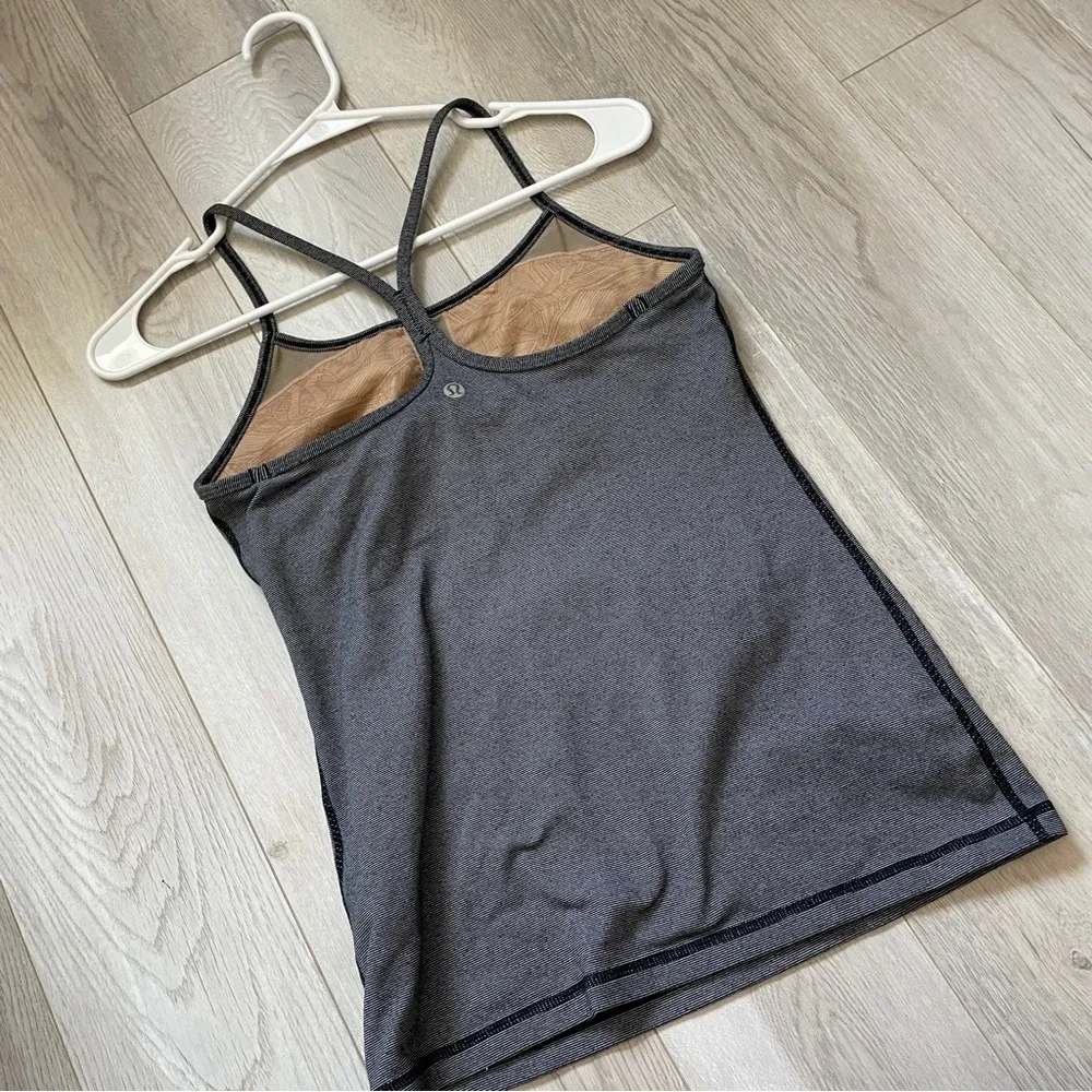 Lululemon Workout Tank Top power y striped womens Navy Blue (size 6) gym running - Image 4