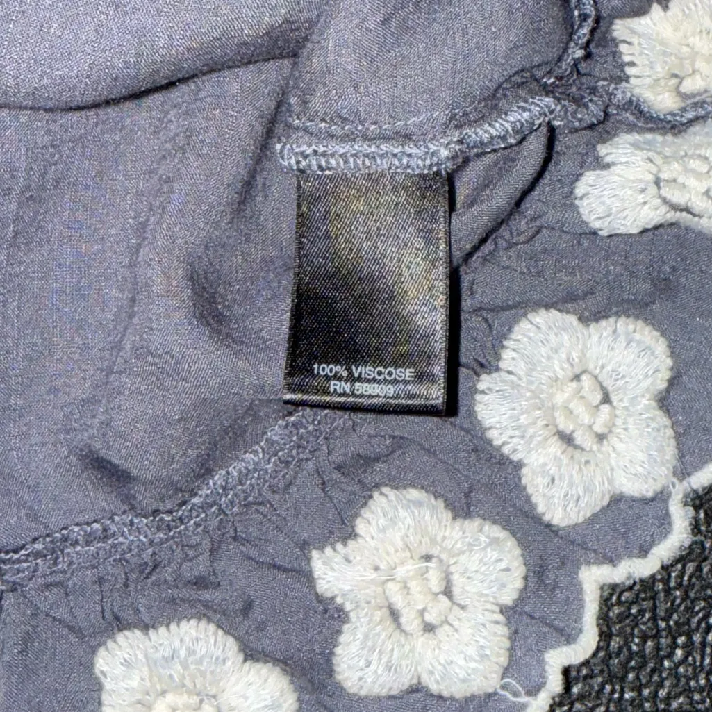 CHELSEA & VIOLET cropped beaded crochet tank top size medium - Image 7