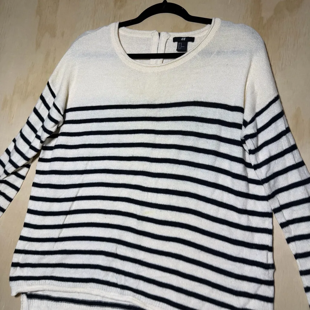 H&M Women Medium Striped Knit Sweater Cream Black Long Sleeve Back Zip - Image 2