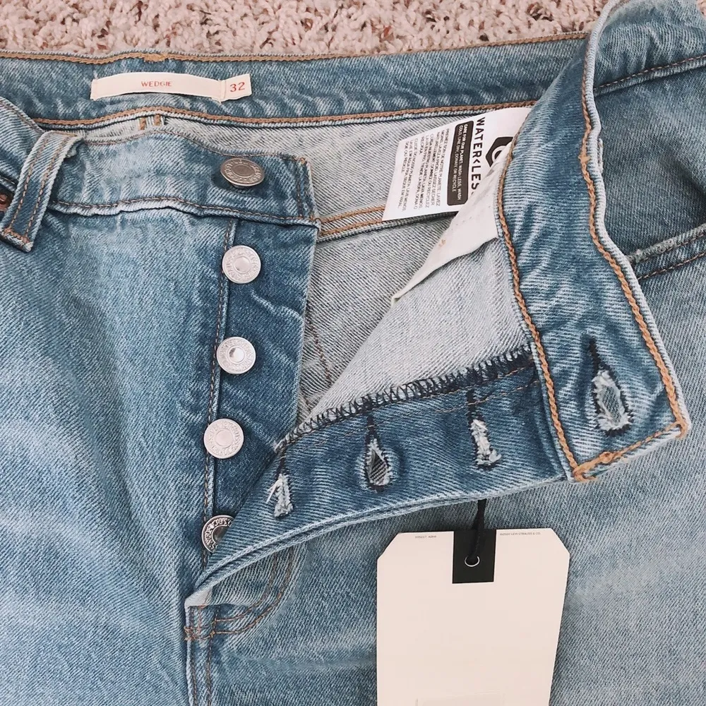 Levi’s Premium Wedgie Icon High-Rise Blue Jeans, Size 32 New with Tag - Image 9