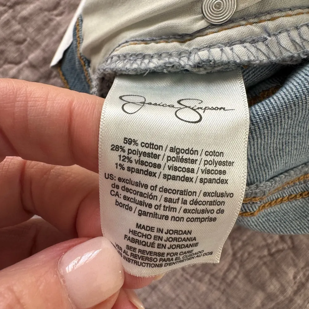 NWT  Midrise Cuff Shorts in Light Denim Wash - Image 7