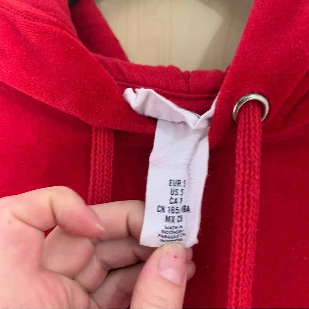 H&M Red Velour Sweatshirt Small - Image 5