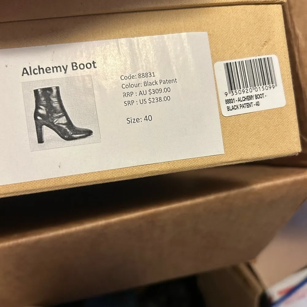 The model collective alchemy patent leather boot on black Size 9 - Image 6