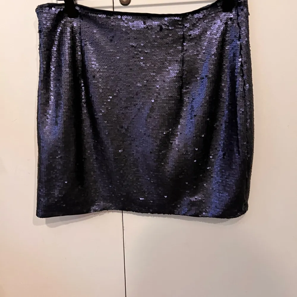 Nwt  sequin mini skirt - Image 2
