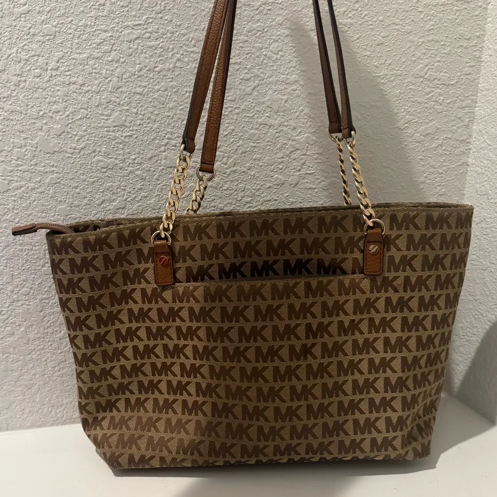 MICHAEL KORS Jet Set East West Signature Monogram Logo Chain Tote Bag Tan Brown - Image 2