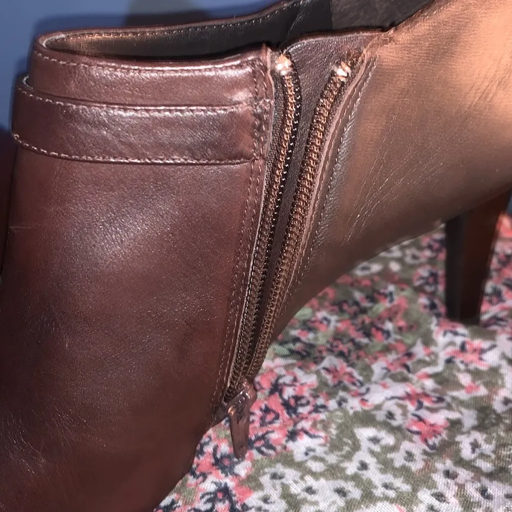 Antonio Melani Size 9.5 Chocolate Booties - Image 15