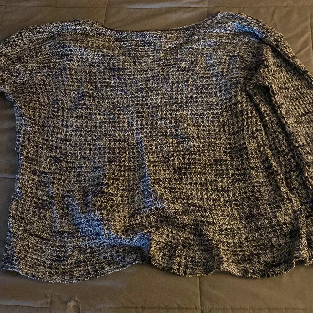 Women’s oversized sweater size large - Image 5