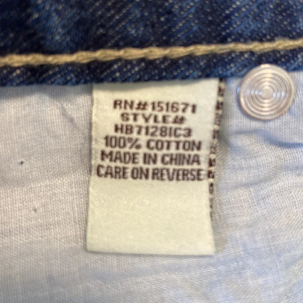 Hot Kiss Women’s Kelsea Distressed Bermuda Shorts Size 11 NWT - Image 17