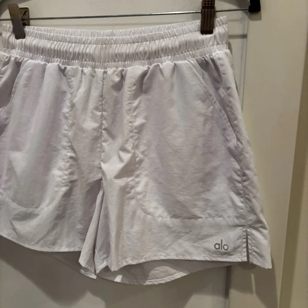 ALO Yoga Alumni White Shorts 3" Inseam Pockets Drawstring Women's Size Small - Image 2