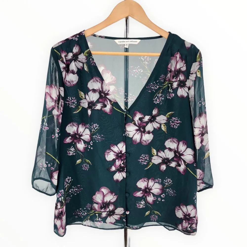 Cupcakes & Cashmere Tibet Floral V-Neck Button 3/4 Sleeve Blouse size Medium - Image 3