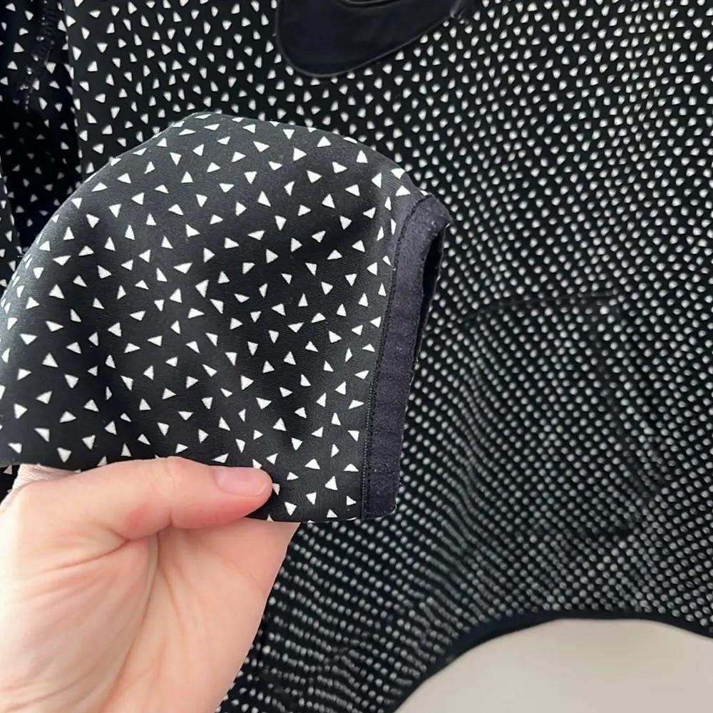 Nike Dri Fit Black Geo Dot Pullover Hoodie | Medium - Image 3