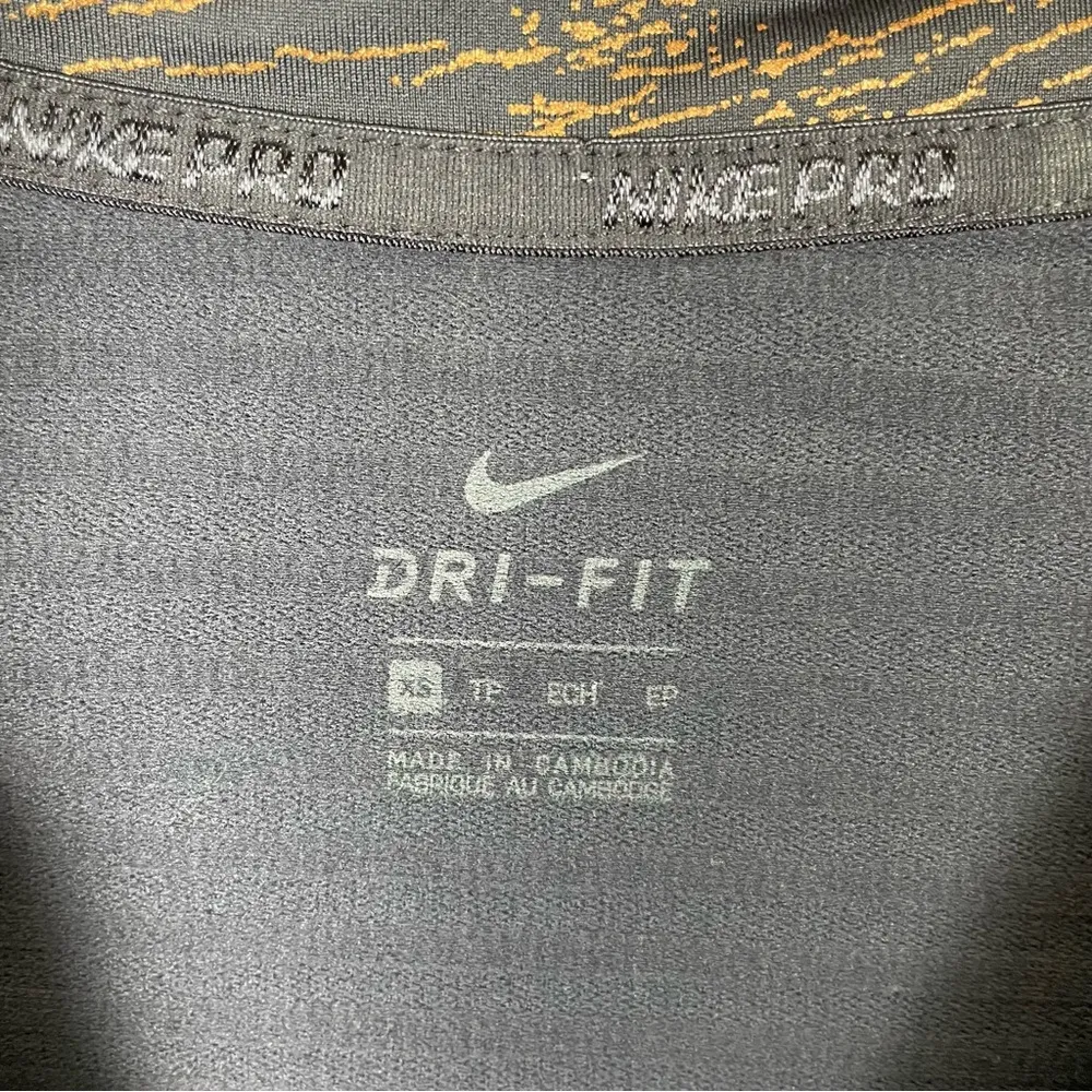 Nike Pro Dri-Fit Half Zip Training Long Sleeve Pullover XS - Image 5